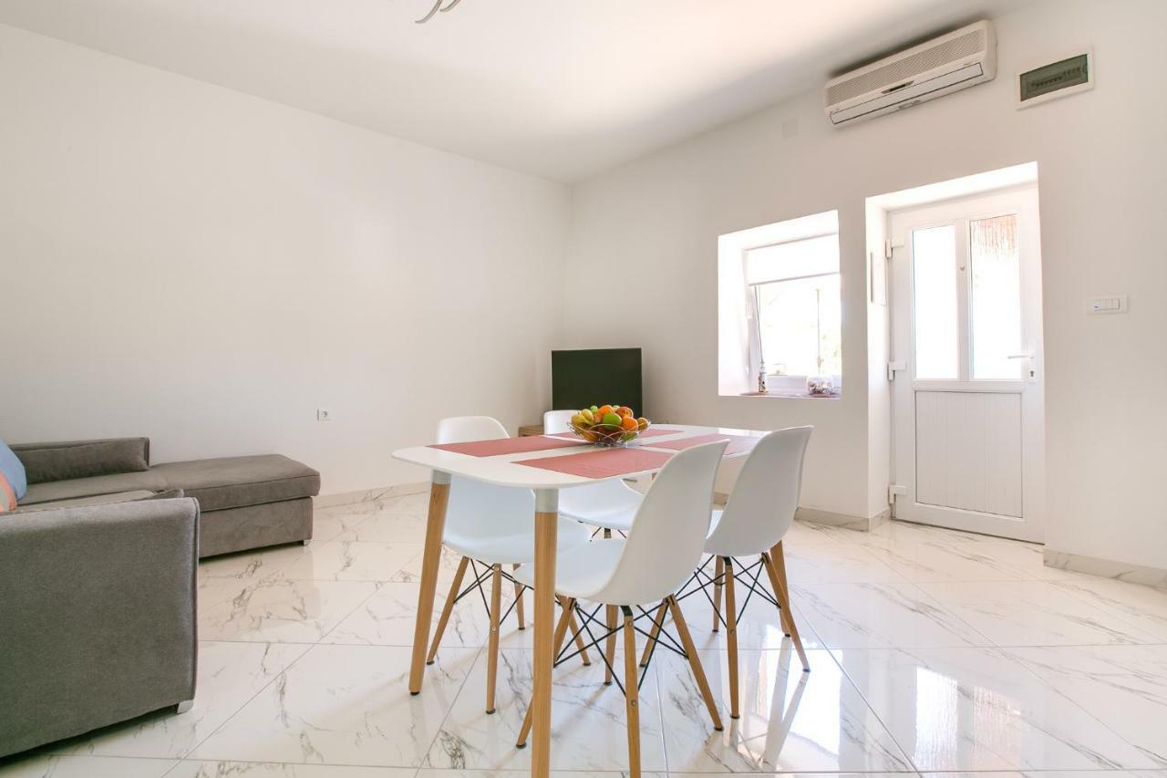 Apartment Maja Pula Bagian luar foto